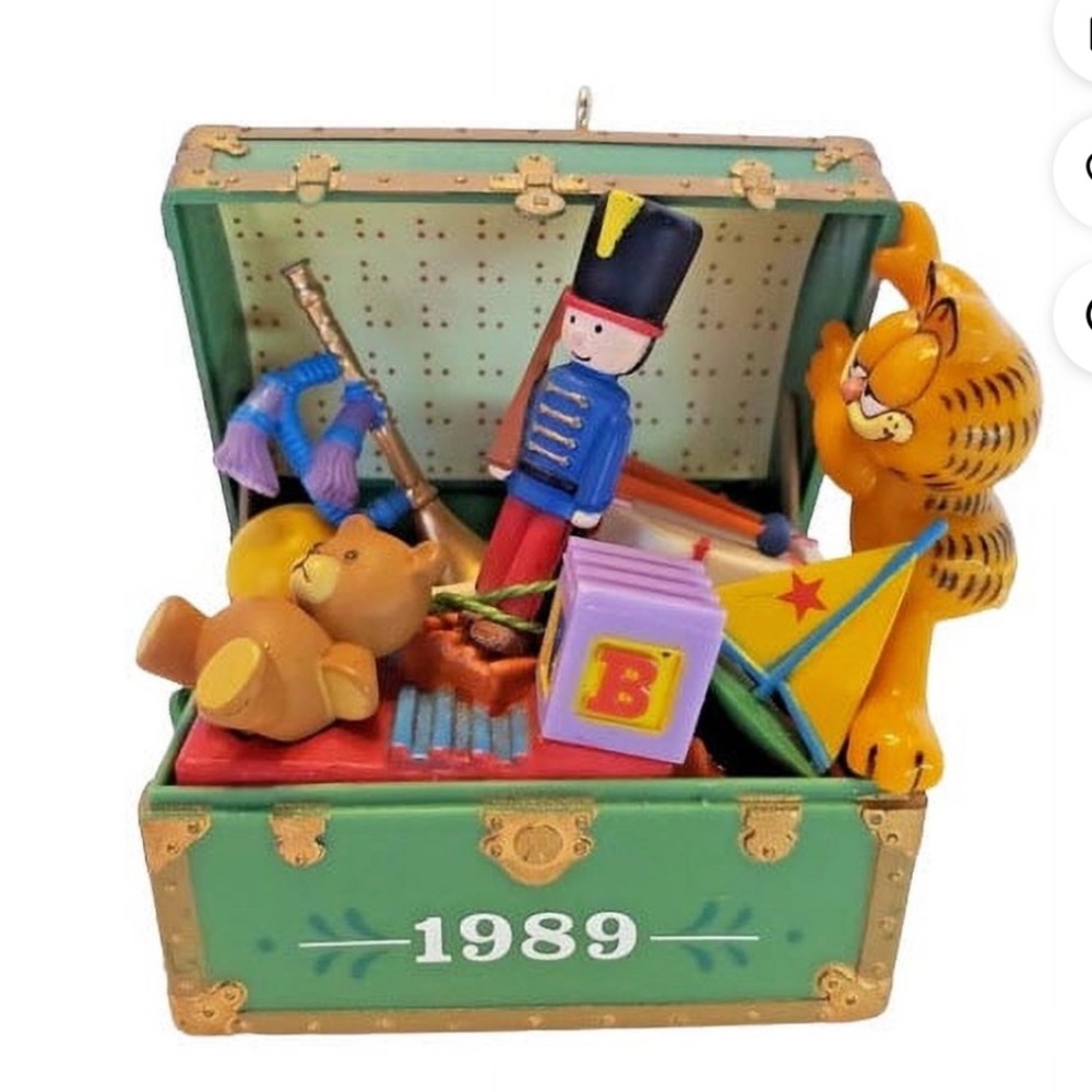 Vintage ENESCO 1989 Garfield Toy Chest Christmas Ornament! Mine, All Mine!